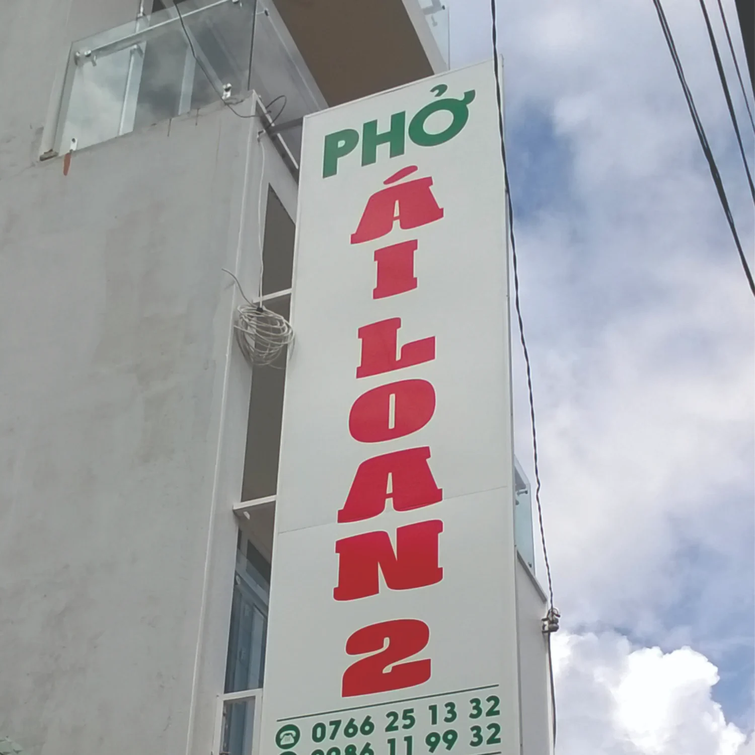 Bảng hiệu phở Ái Loan 2