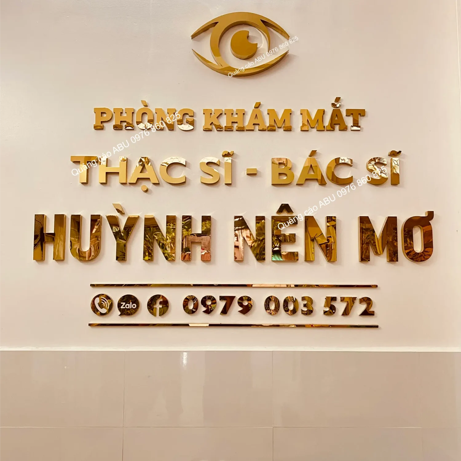 Chữ dán vách phòng khám mắt Huỳnh Nên Mơ