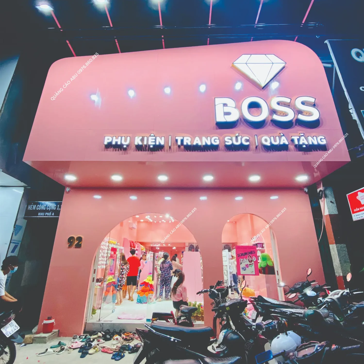 Công trình trọn gói cửa hàng phụ kiện, quà tặng, trang sức, Boss chi nhánh Tân Hiệp