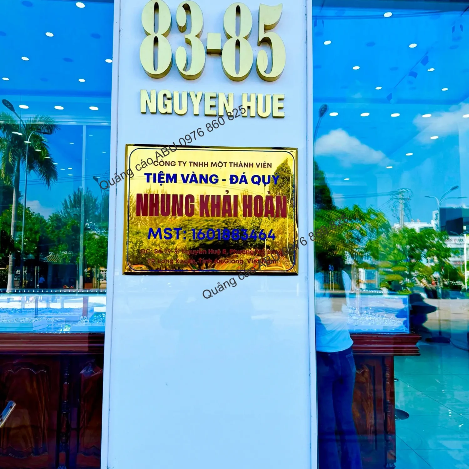 Số nhà và bảng tên tiệm vàng, đá quý Nhung Khải Hoàn