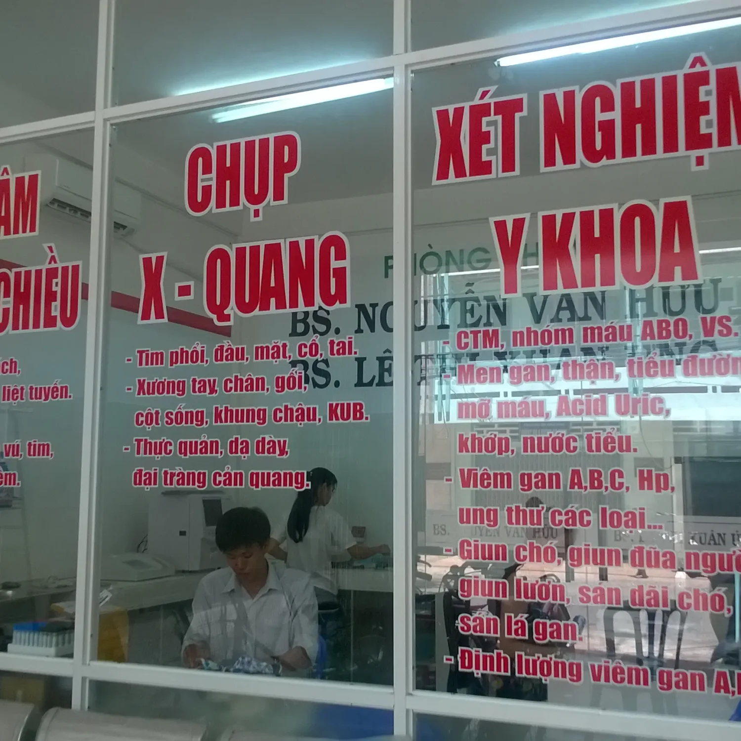 Decal chữ chú thích các quầy tại bệnh viện