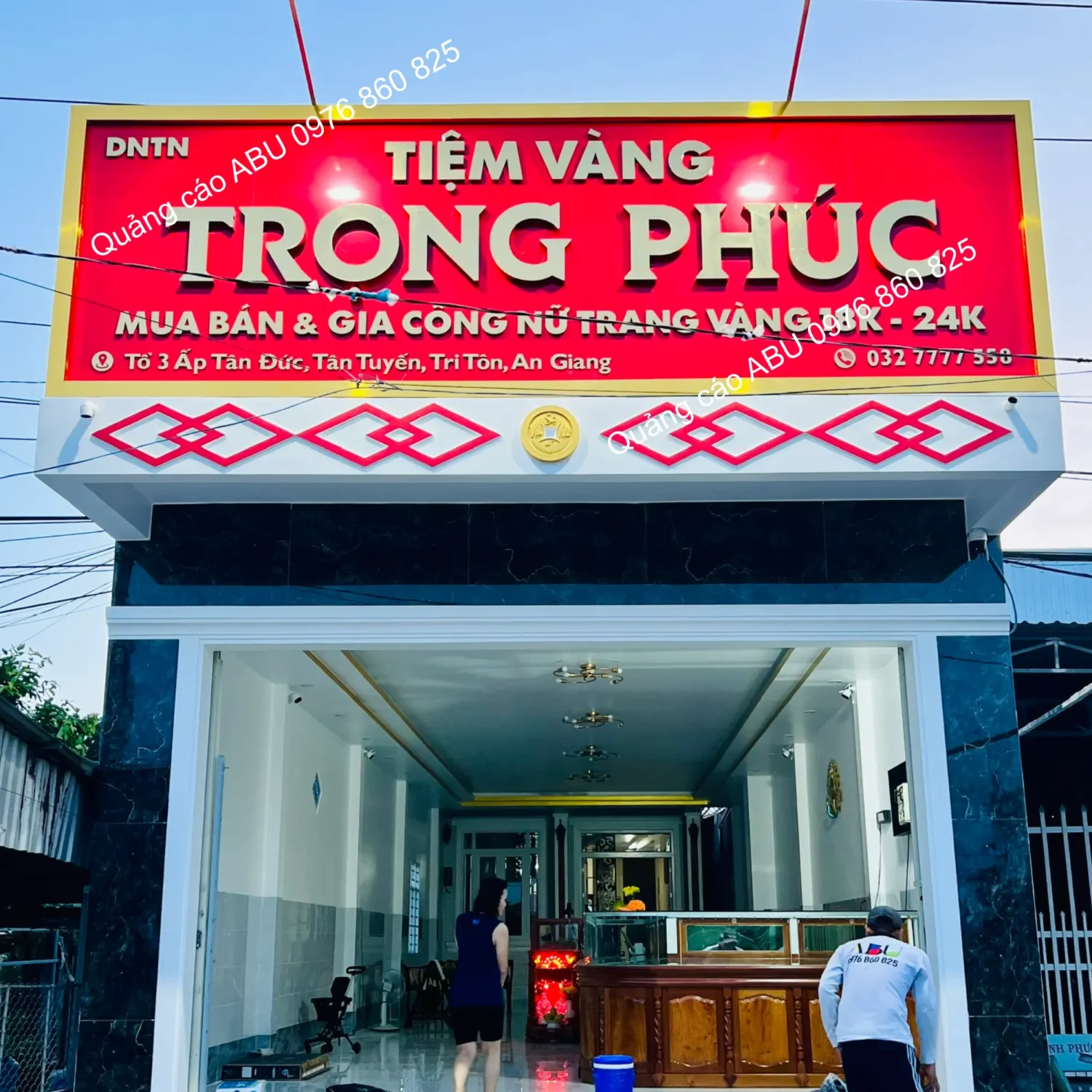 Hoàn thành bảng hiệu mặt tiền cho tiệm vàng Trọng Phúc
