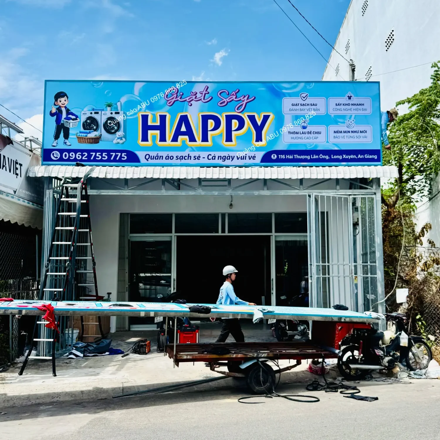 Bảng hiệu mặt tiền cho tiệm giặt sấy Happy