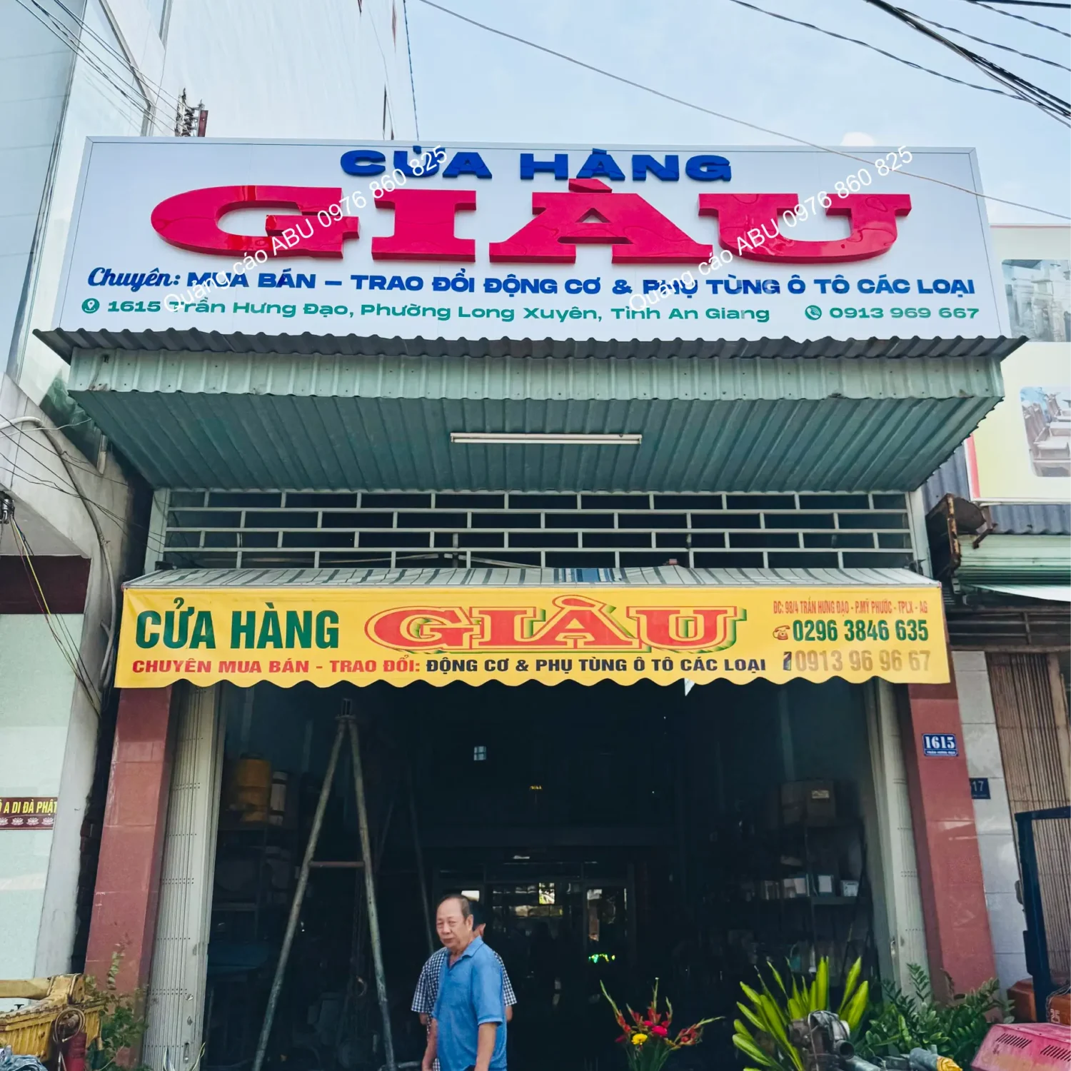 Cửa hàng mua bán phụ tùng, động cơ ô tô GIÀU