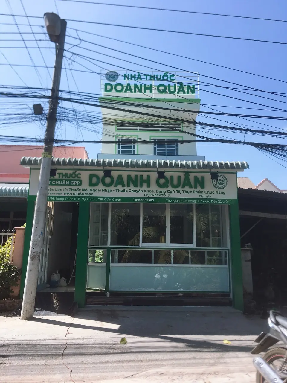 Mặt tiền alu tiệm thuốc Doanh Quân