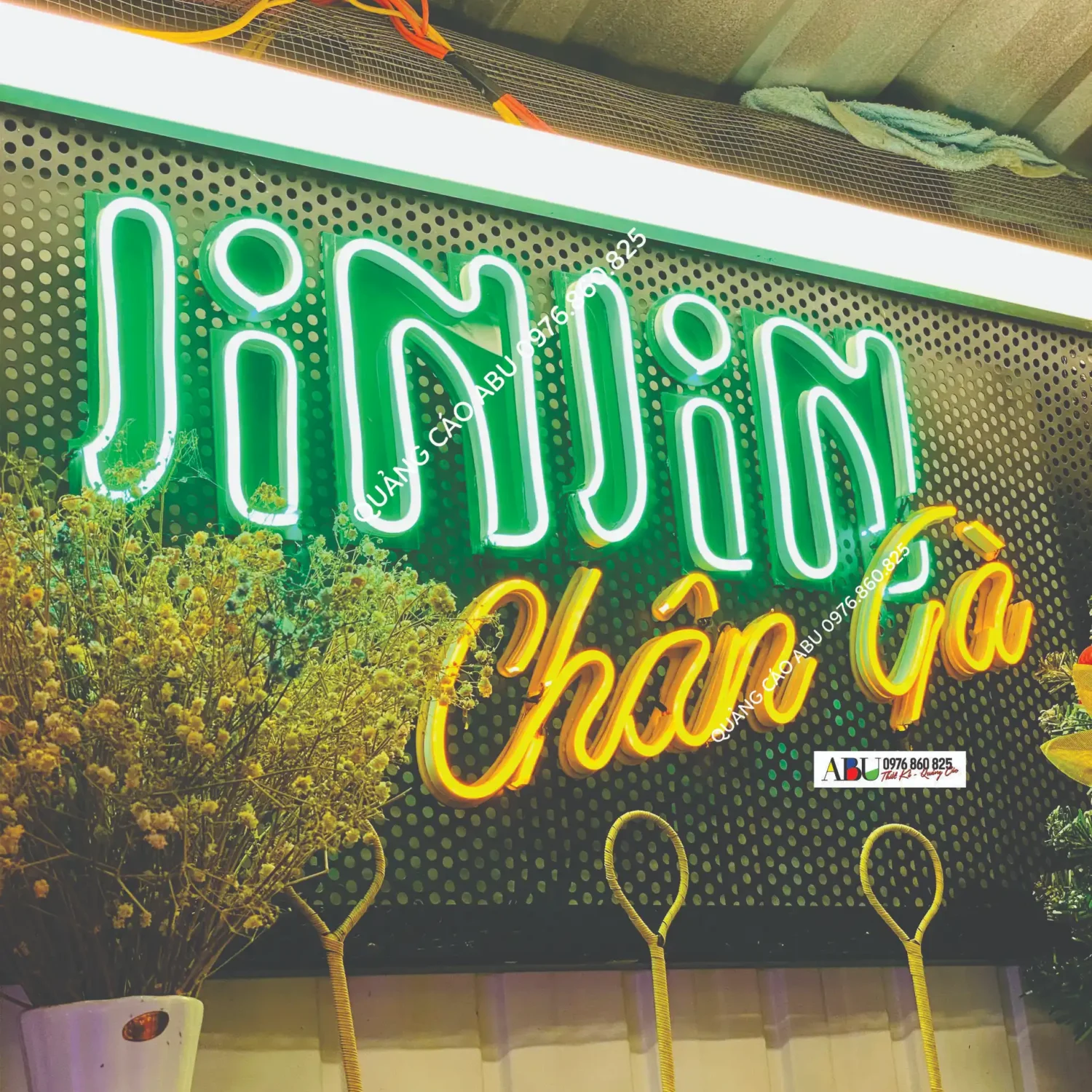 Tiệm chân gà JINJIN