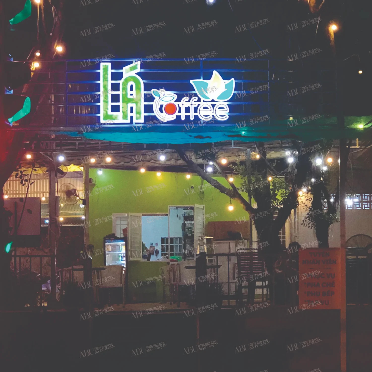 Chữ nổi không gian cao tầng cho quán coffee LÁ