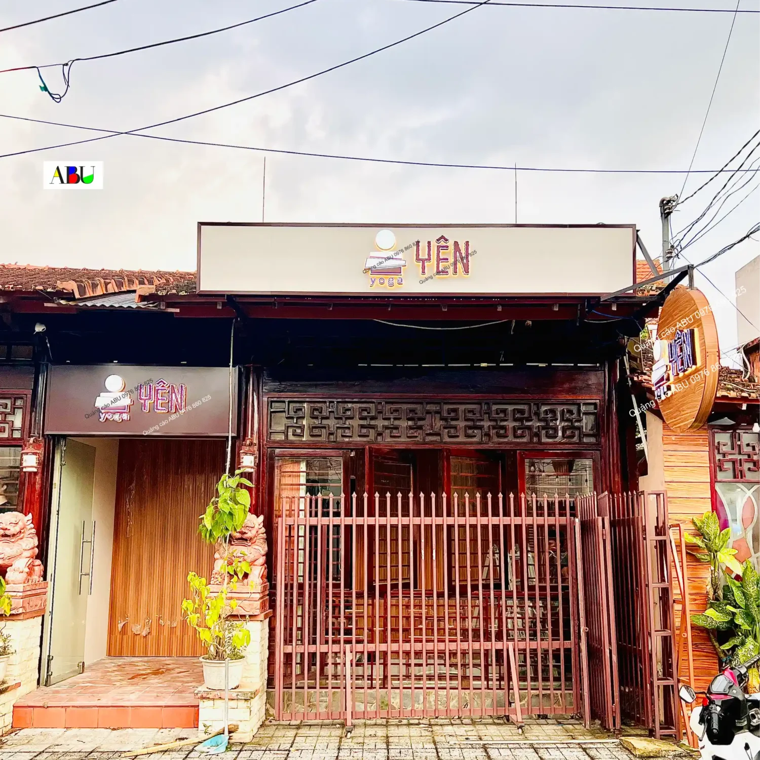 Bảng hiệu Yoga YÊN