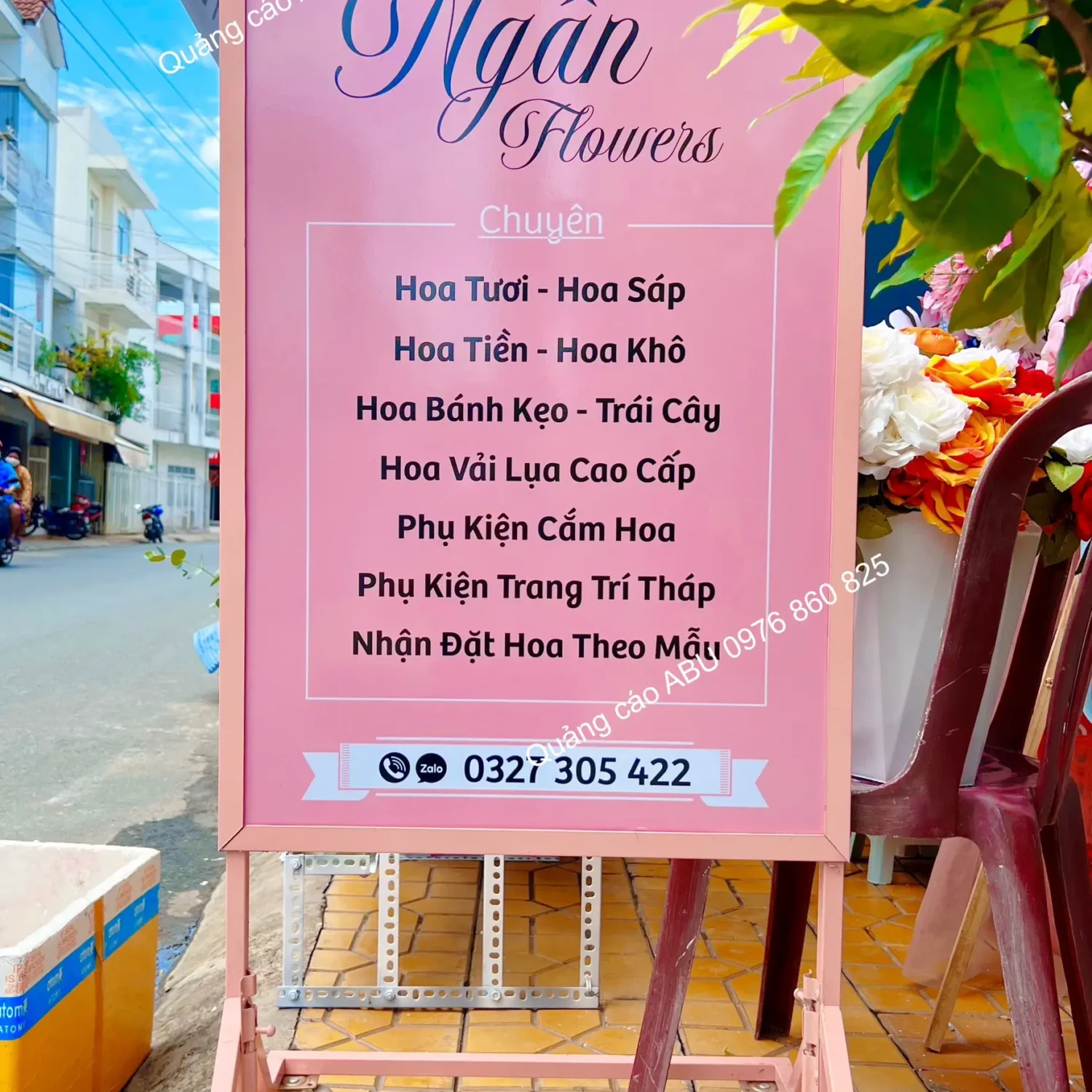 Bảng hiệu tiệm hoa Ngân Flower