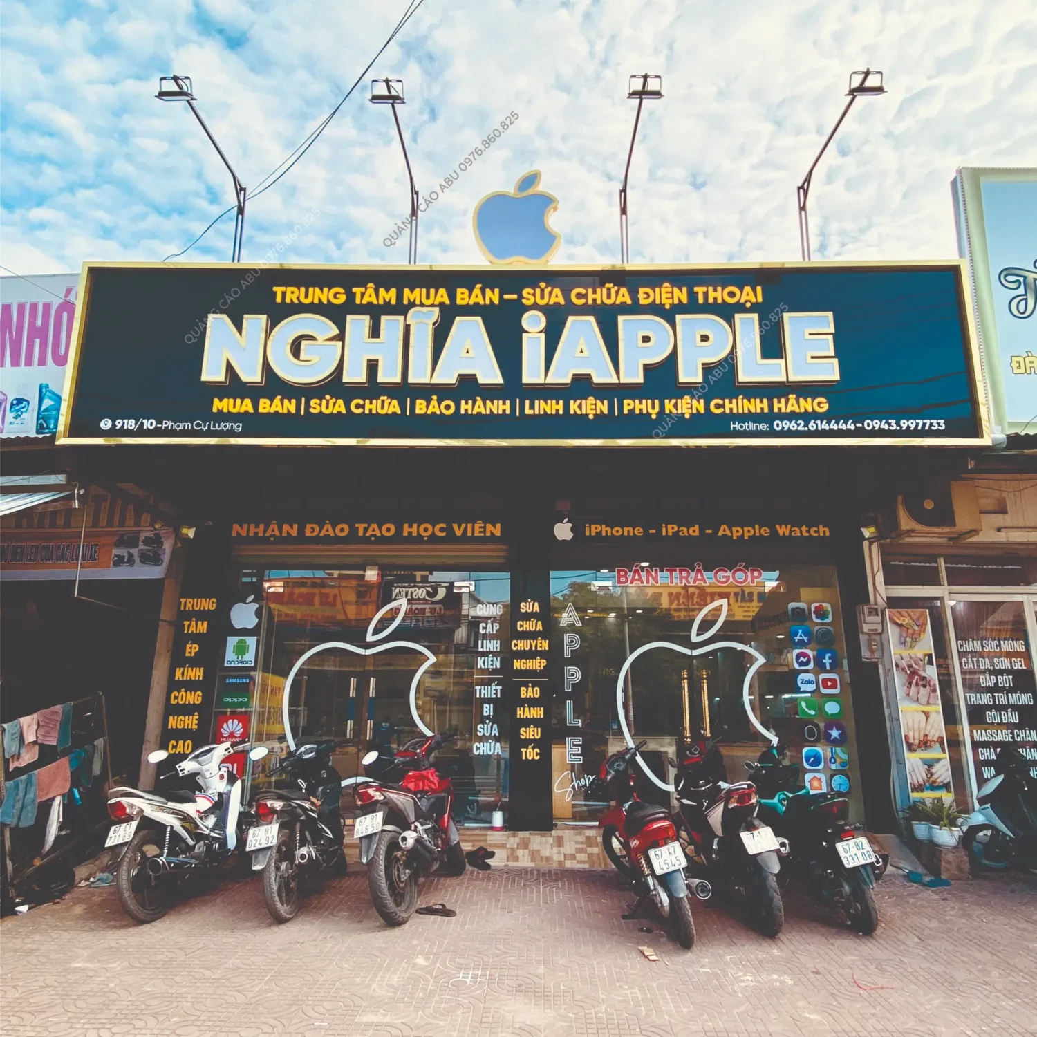 Bảng hiệu mặt tiền cho cửa hàng điện thoại Nghĩa iApple