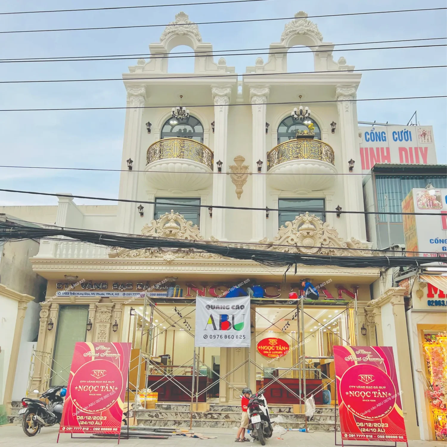 Bảng hiệu cho tiệm vàng Ngọc Tản