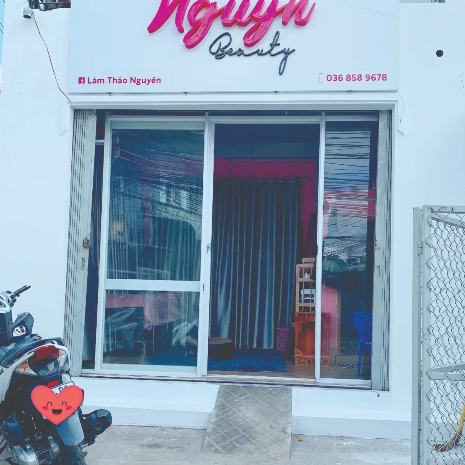 Bảng hiệu mặt tiền NGUYN Beauty