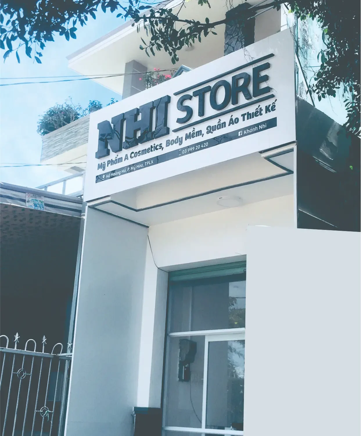 Bảng hiệu mặt tiền shop NHI STORE