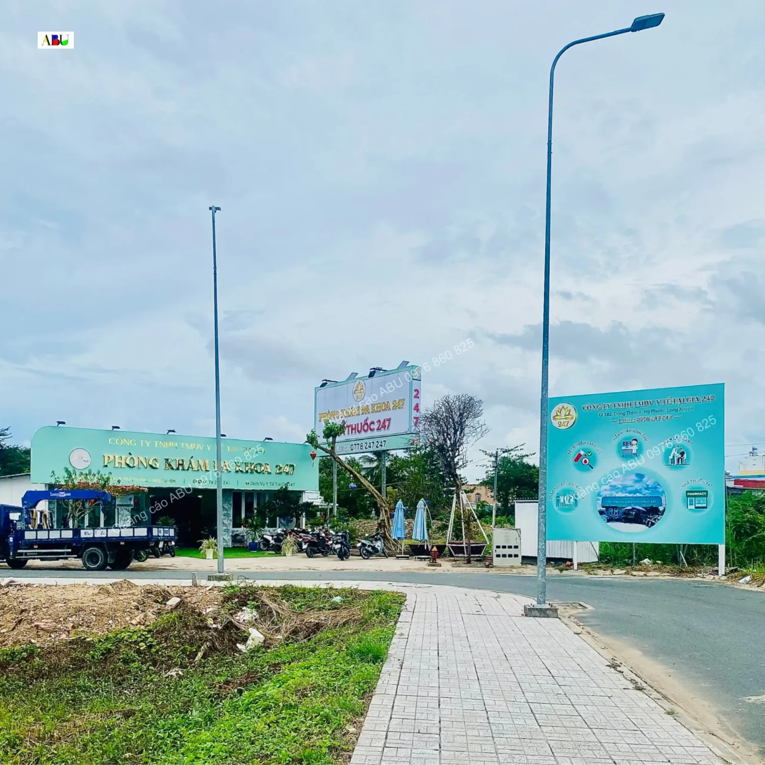 Bảng pano lớn ngoài trời cho phòng khám 247