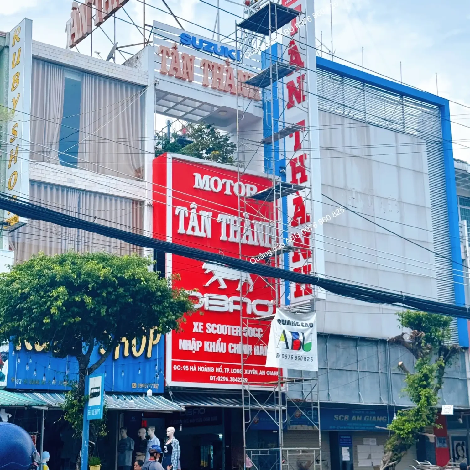 Hoàn thiện bảng hộp đèn treo cho cửa hàng xe TÂN THÀNH