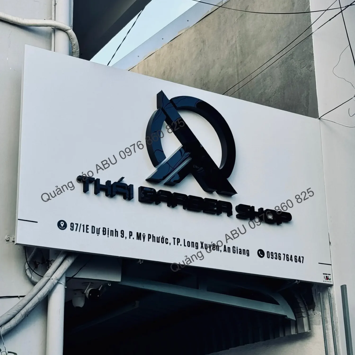 Bảng treo tiệm hớt tóc THÁI BarberShop
