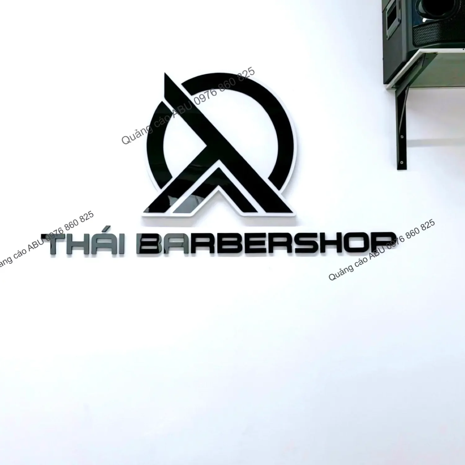 Logo dán vách THÁI BarberShop