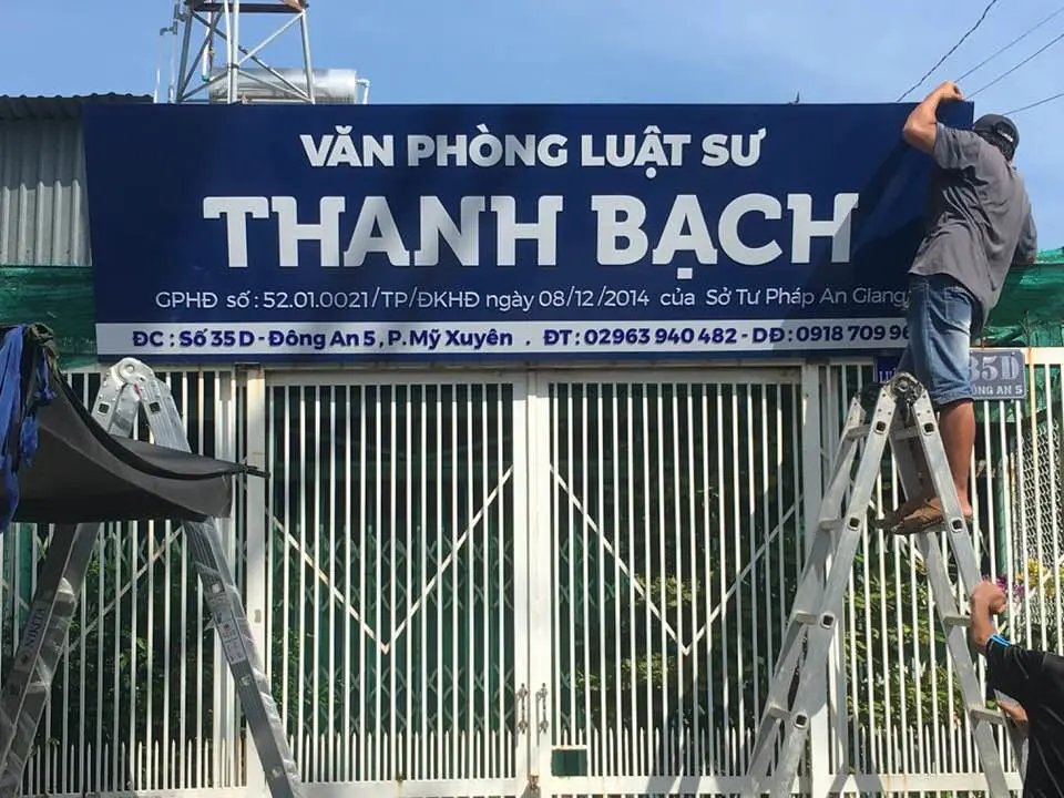 Bảng hiệu văn phòng luật sư THANH BẠCH