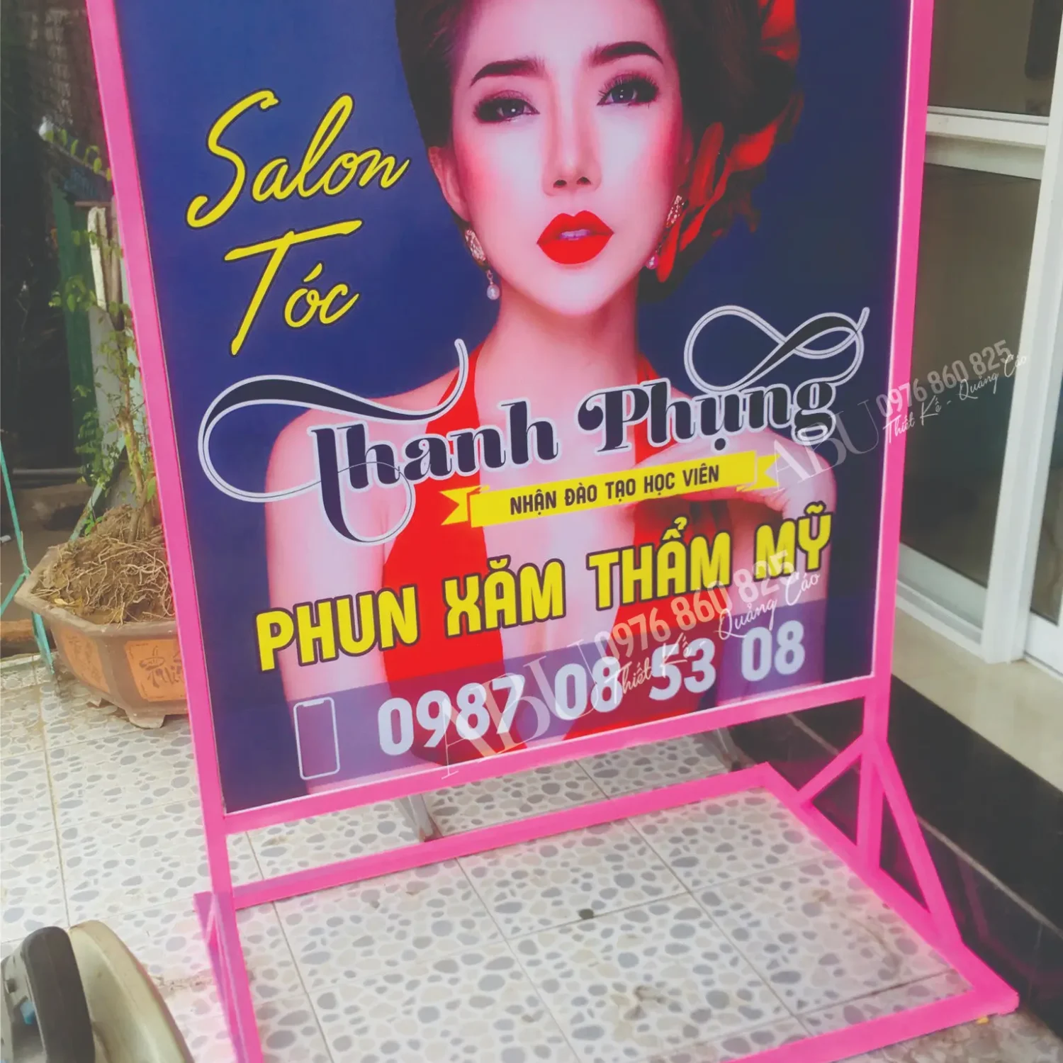 Bảng hiệu đứng Salon tóc THANH PHỤNG