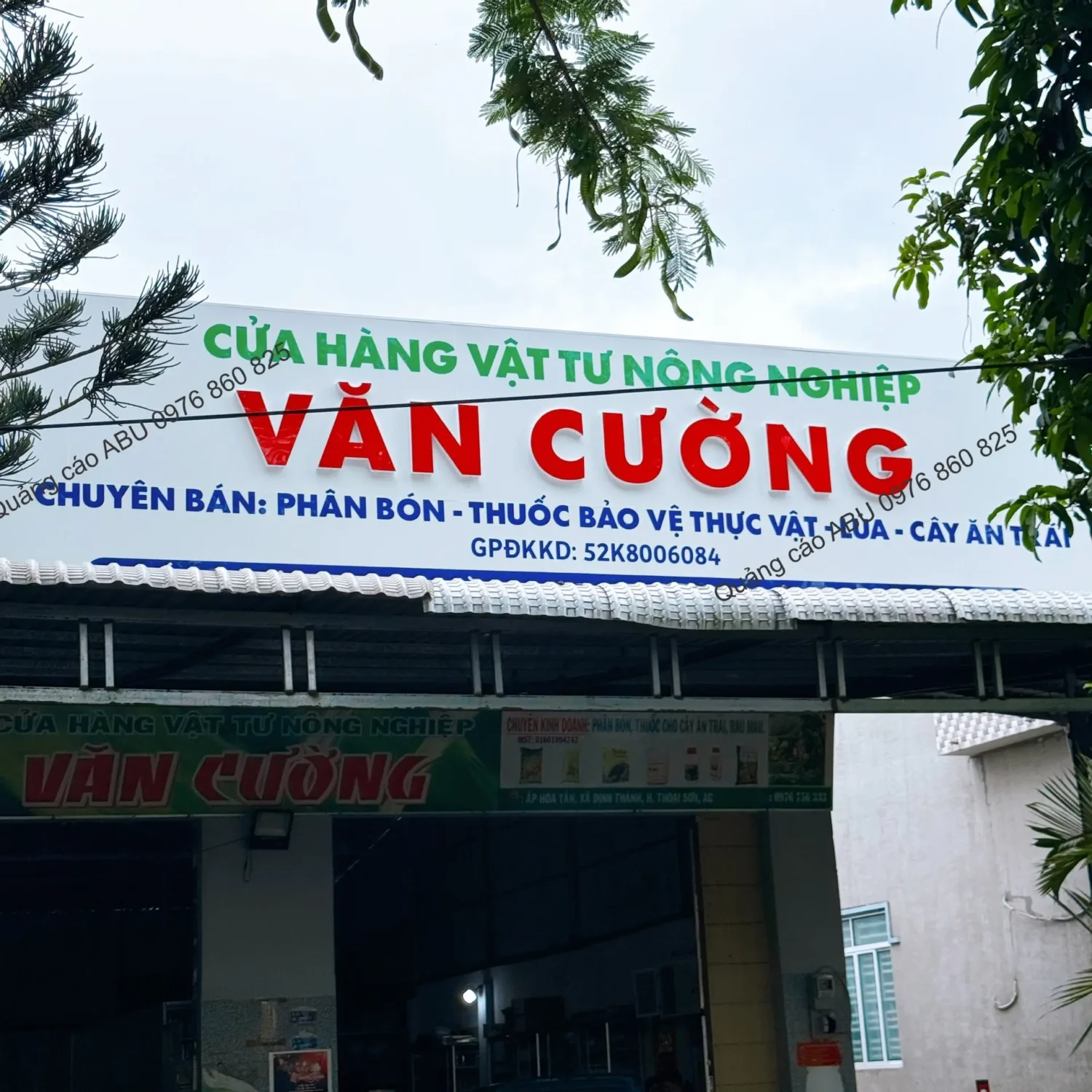Bảng hiệu cửa hàng vật tư nông nghiệp VĂN CƯỜNG