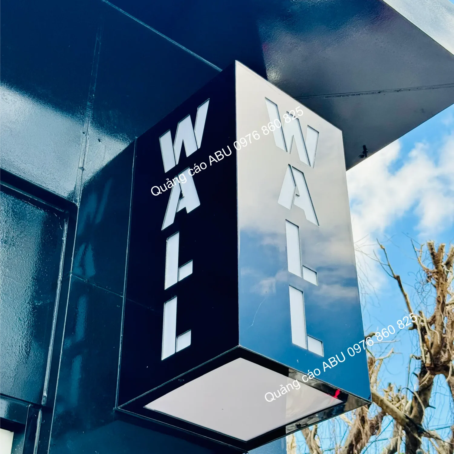 Hộp đèn cho cửa hàng Wall