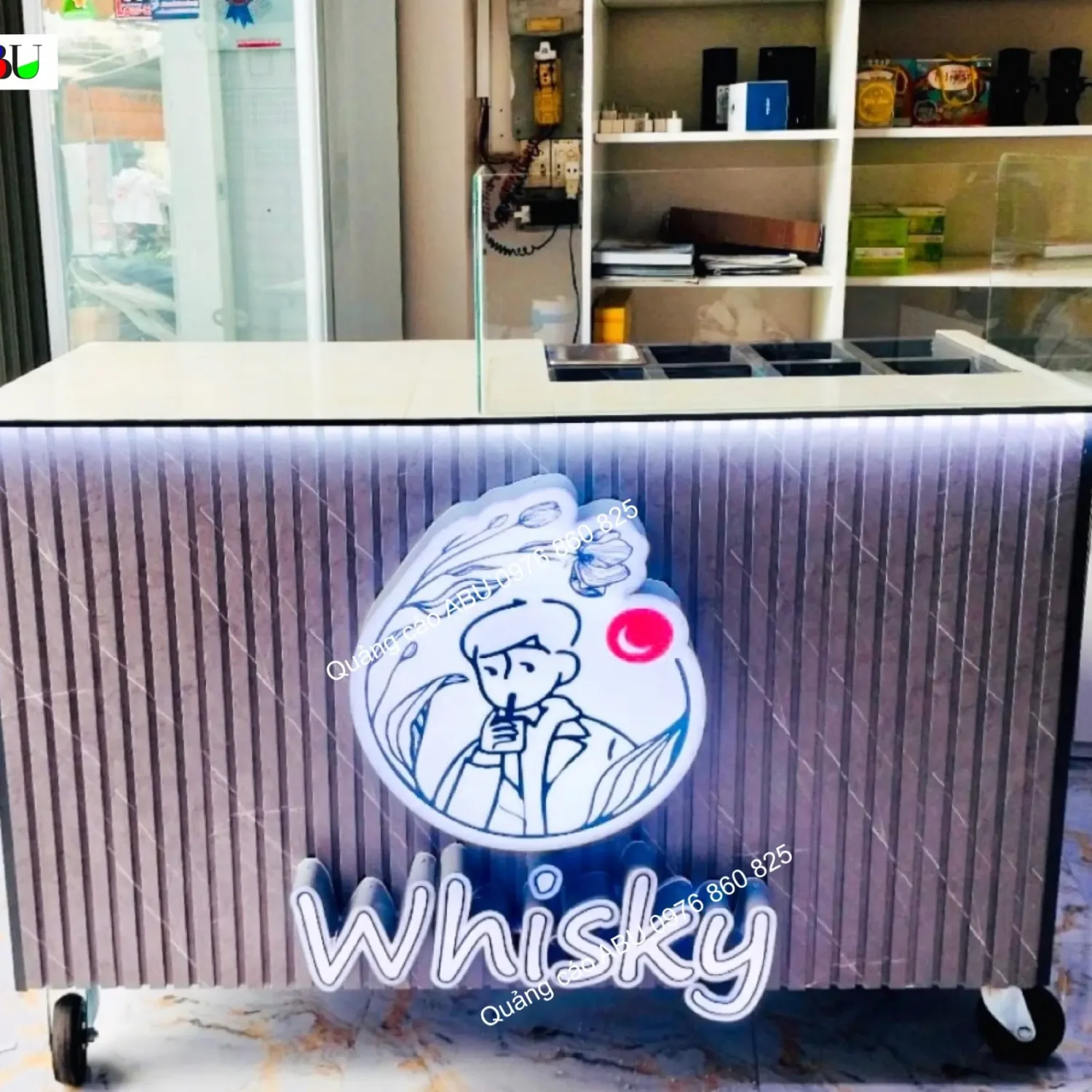 Xe bán hàng Whisky