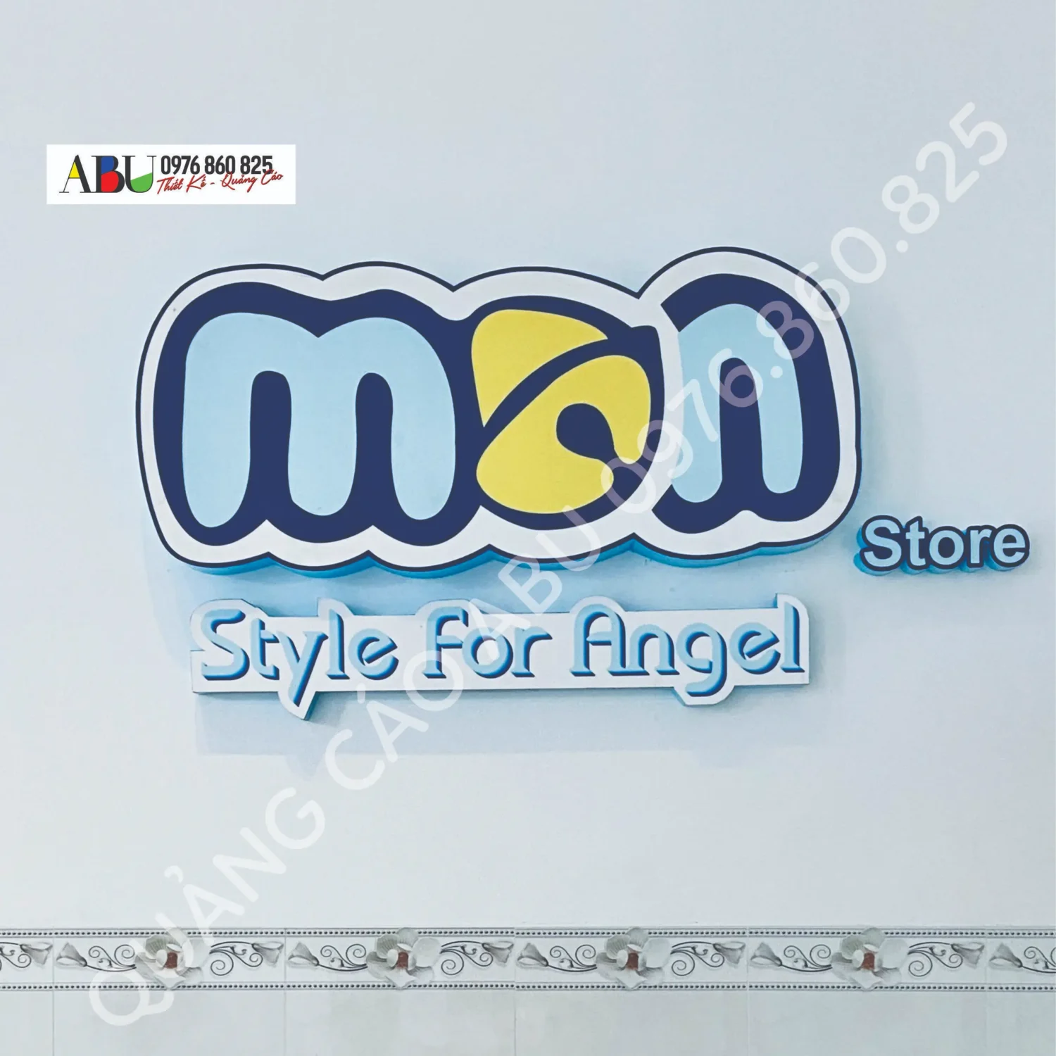 Bảng treo tường logo Mon Store