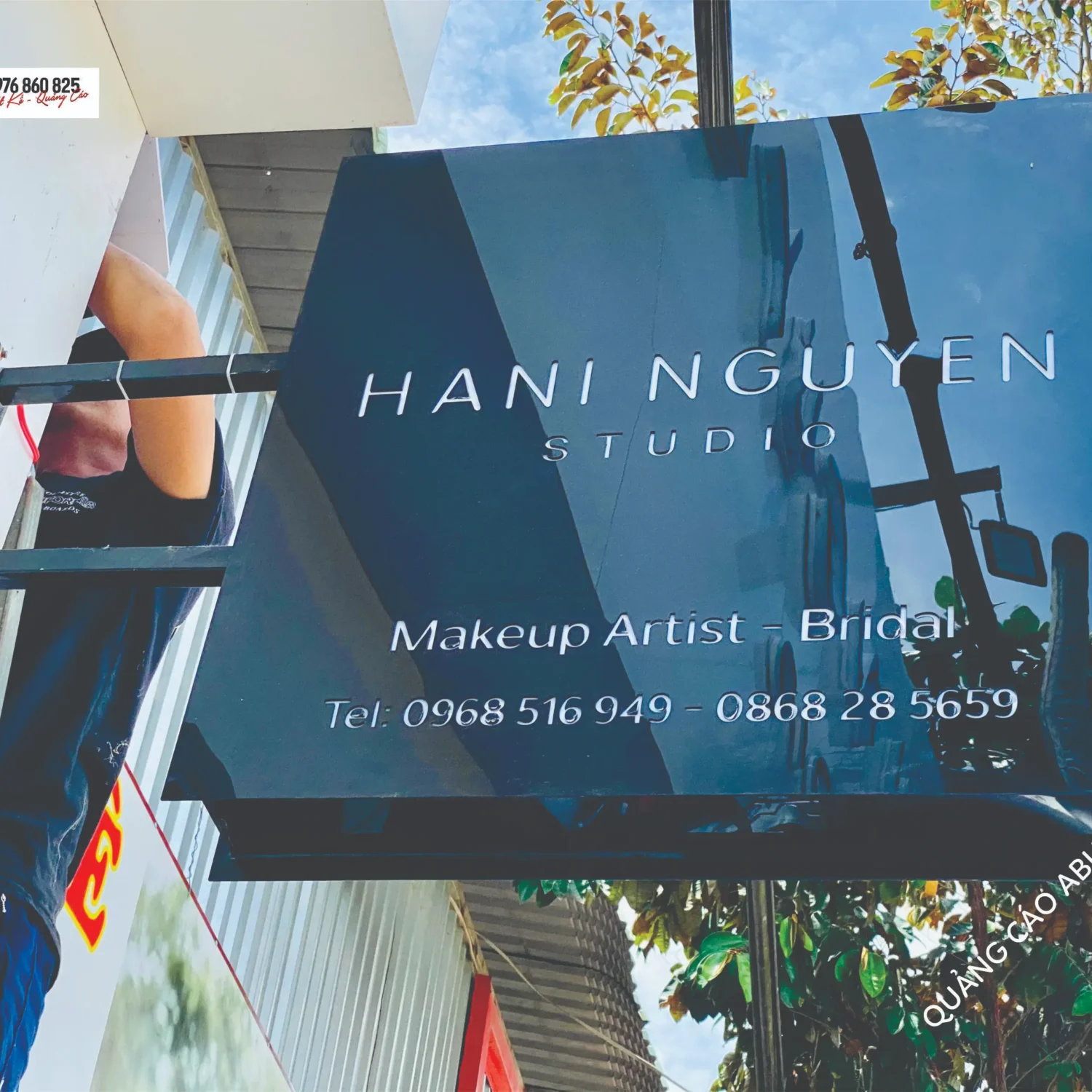 Bảng hiệu phong cách tối giản HANI NGUYEN Studio