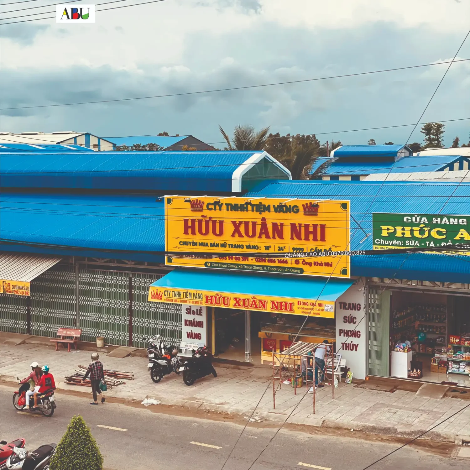 Bảng lớn ngoài trời tiệm vàng Hữu Xuân Nhi