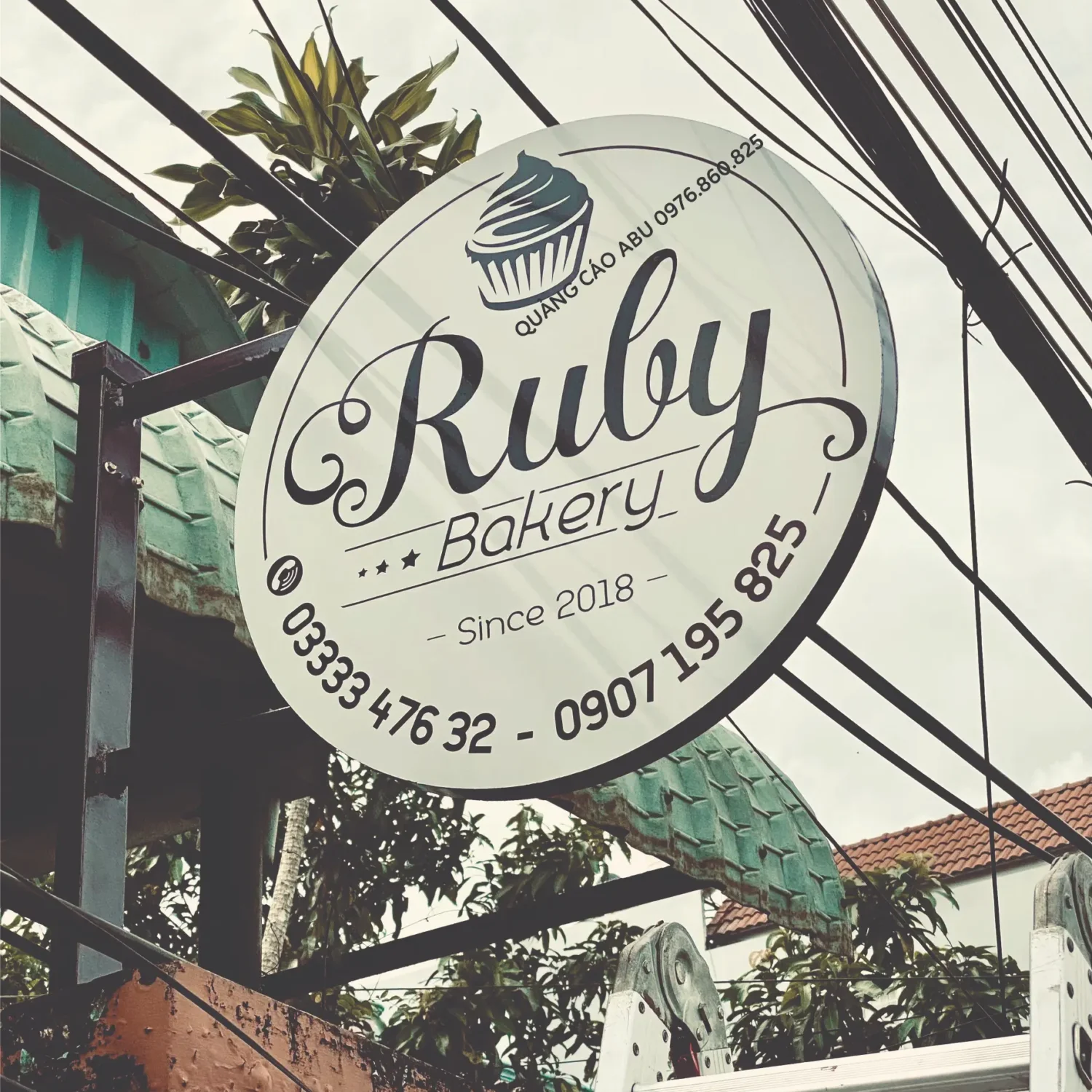 Bảng treo Ruby Bakery