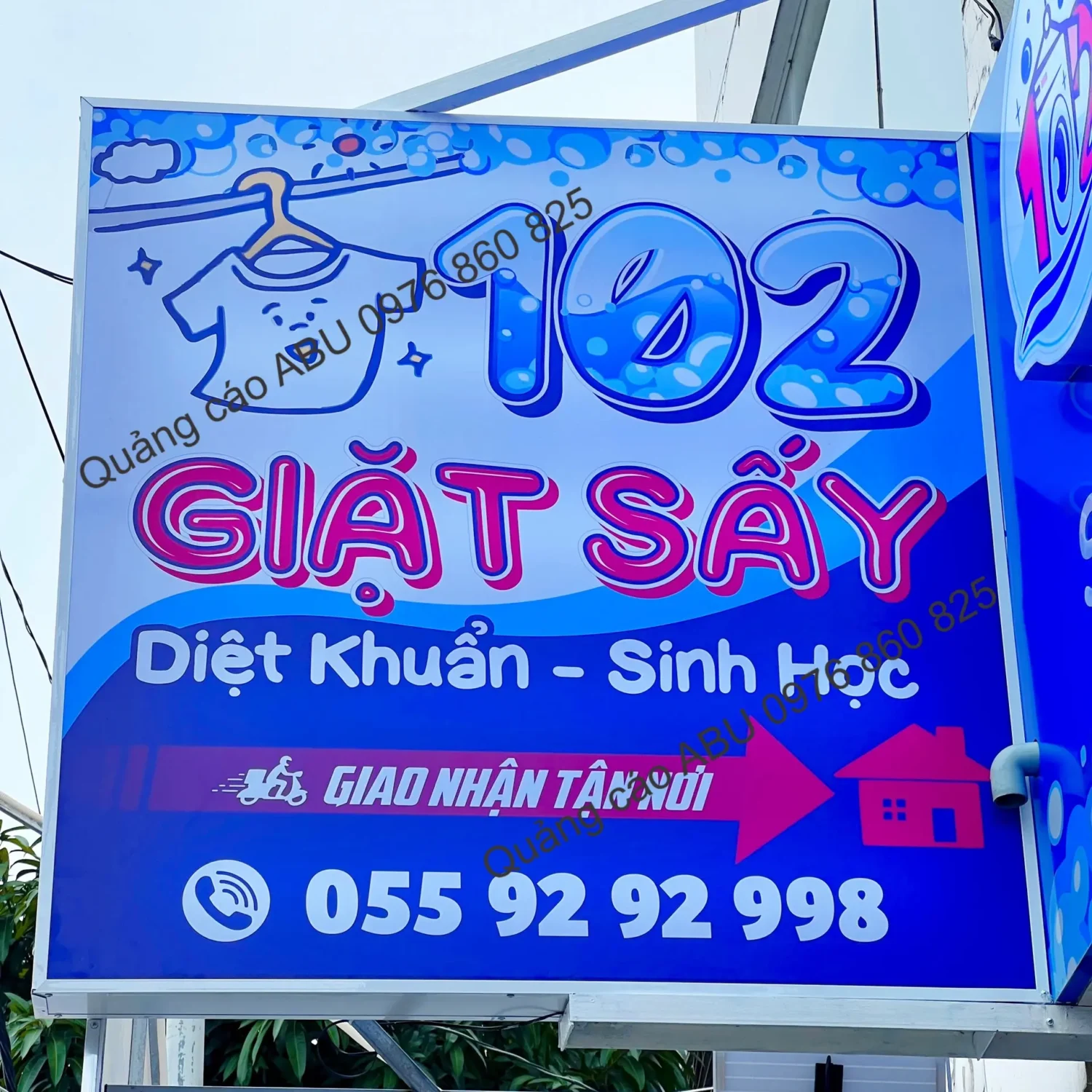 Bảng vẫy tiệm Giặt Sấy 102