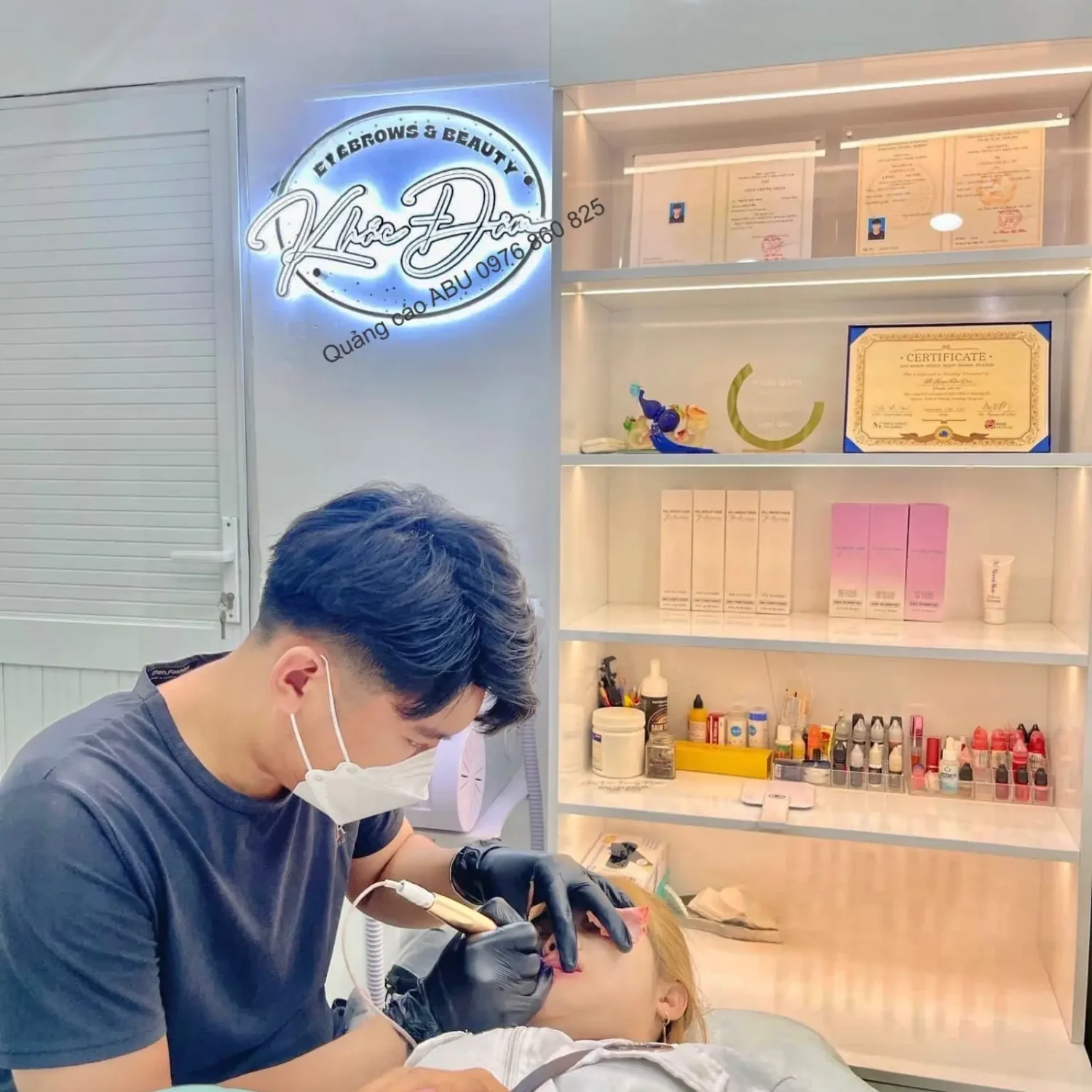 Logo đèn trang trí phòng spa Khắc Đảm