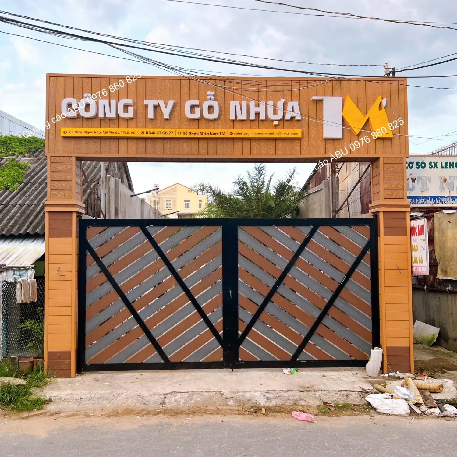 Hoàn thiện cổng gỗ cho CÔNG TY GỖ NHỰA - TM