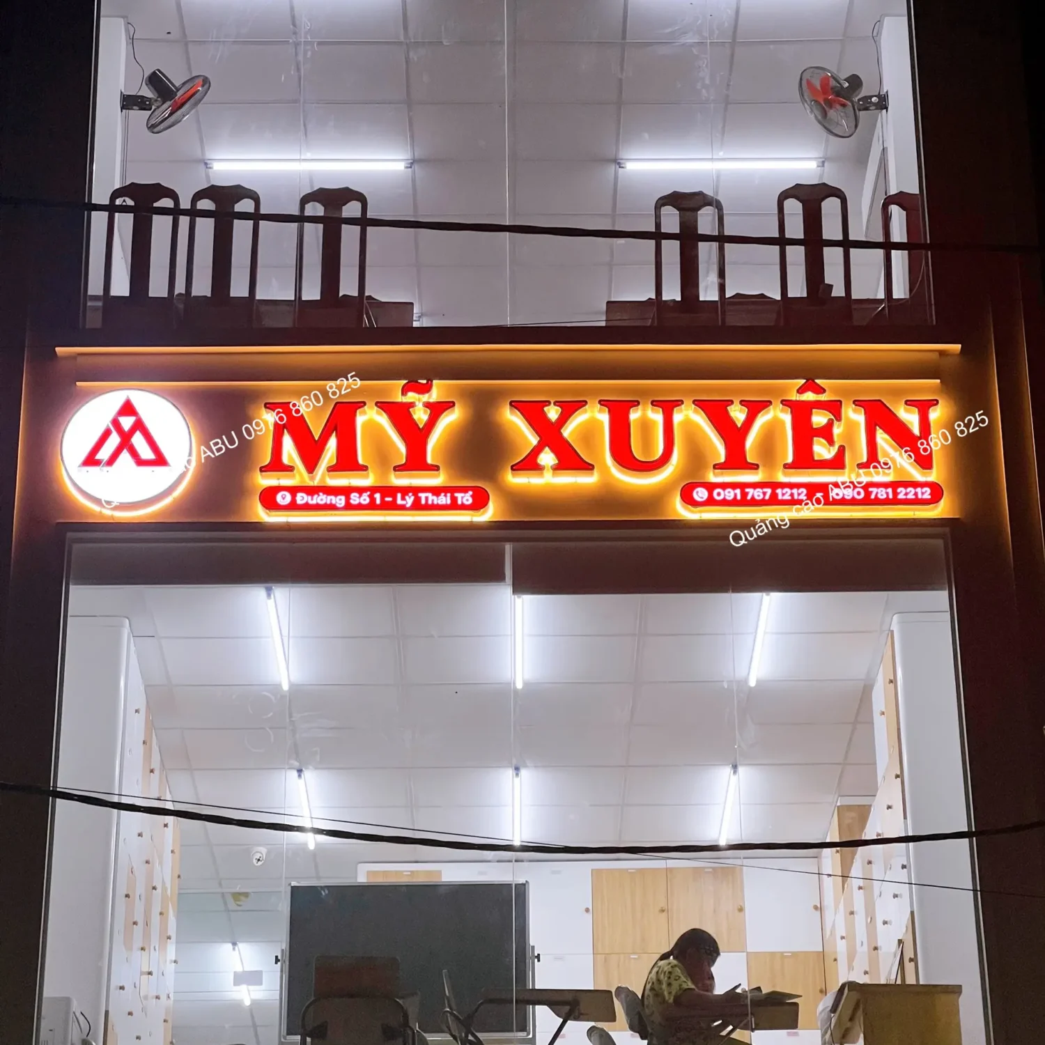 Bàn giao bảng chữ nổi cho 2 hệ thống giáo dục Mỹ Xuyên